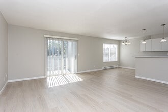Seasons in Tukwila, WA - Foto de edificio - Interior Photo