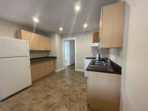 1287 Massachusetts Ave, Unit 1 in Arlington, MA - Foto de edificio - Building Photo