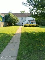 7404 Boyertown Pike, Unit 7404 Boyertown Pike Apt B in Douglassville, PA - Building Photo