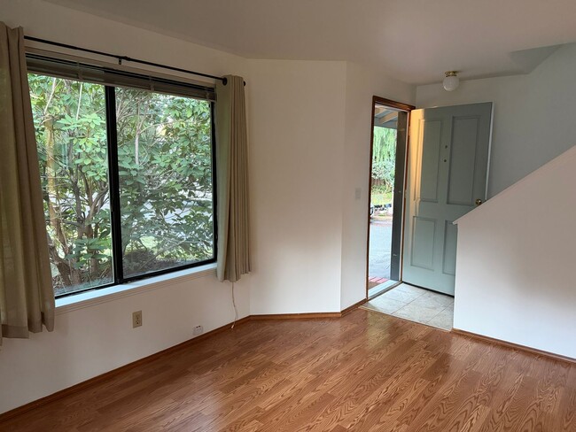 4196 Winns Hollow Ln in Clinton, WA - Building Photo - Building Photo