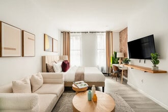 240 E 75th St in New York, NY - Building Photo - Building Photo