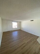 3737 E Turney Ave, Unit 225 in Phoenix, AZ - Building Photo - Building Photo
