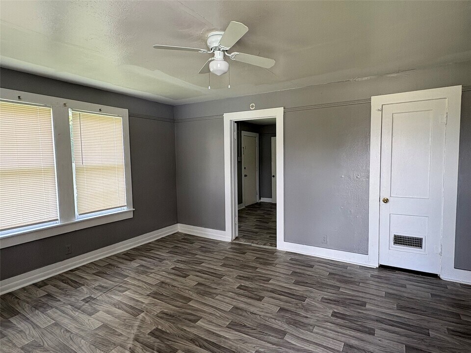 715 W 4th St in Freeport, TX - Building Photo