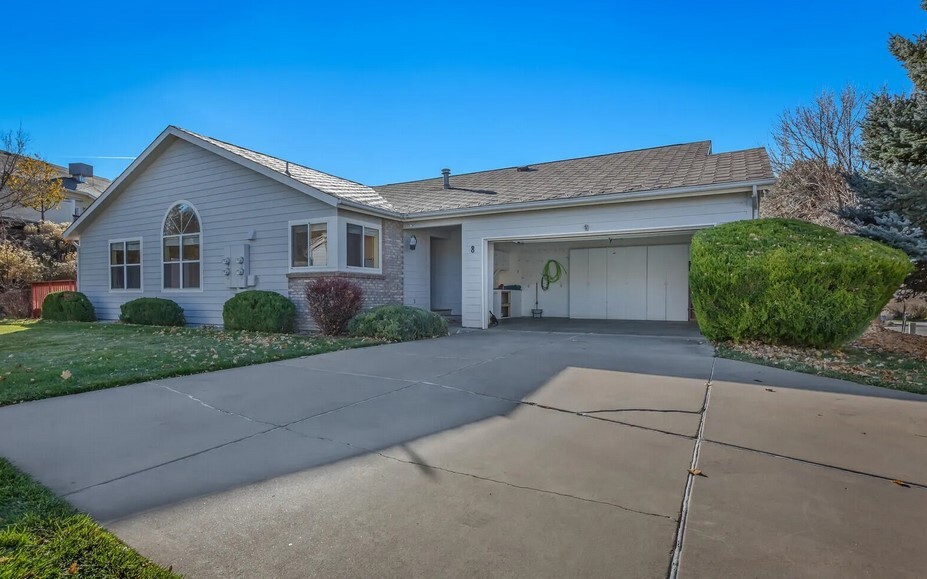 8 W Ridge Ct in Battlement Mesa, CO - Foto de edificio