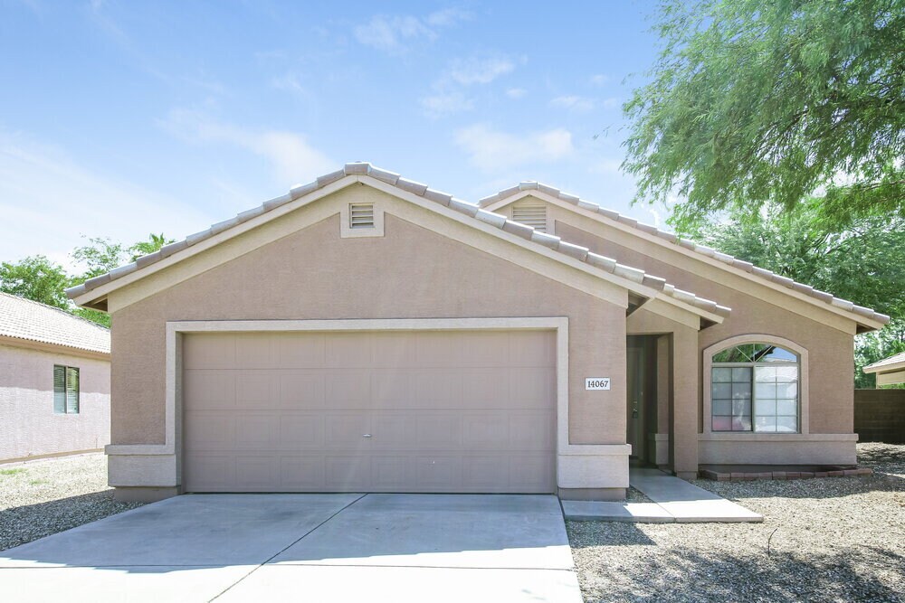 14067 W Two Guns Trail in Surprise, AZ - Building Photo