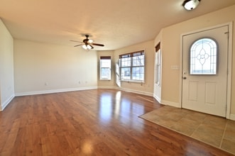 700 Williamson Ave in Chatham, IL - Foto de edificio - Building Photo