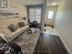 20 Four Seasons Cir in Brampton, ON - Building Photo - Building Photo