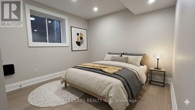 107 Lankin Blvd in Toronto, ON - Building Photo - Building Photo