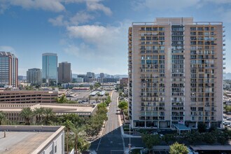 Executive Towers Condominiums in Phoenix, AZ - Building Photo - Building Photo