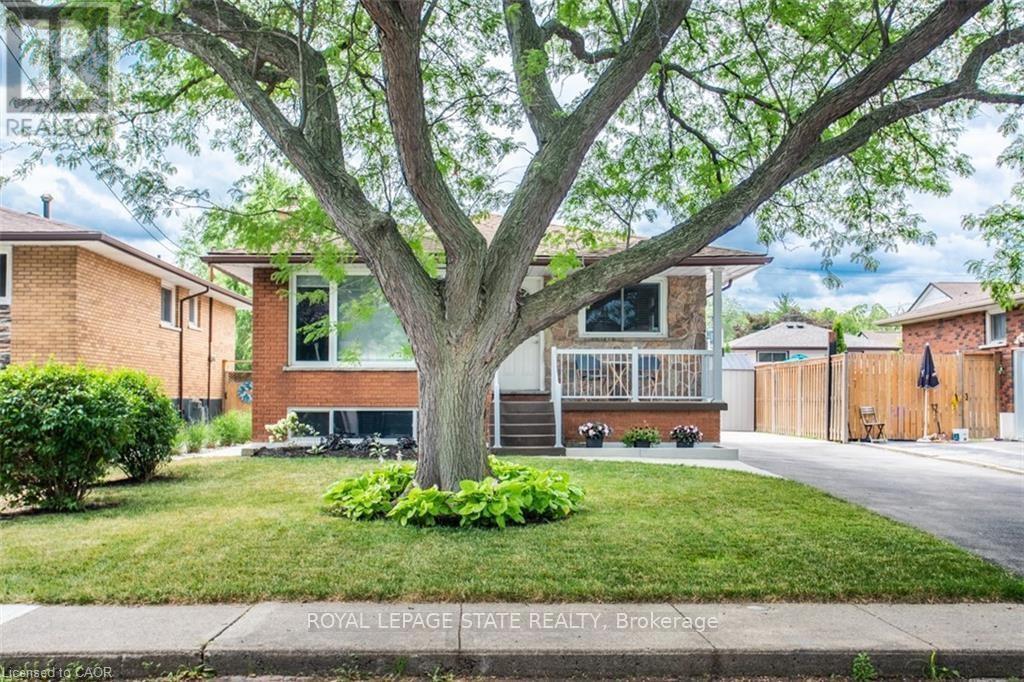 47 Atwater Crescent in Hamilton, ON - Building Photo