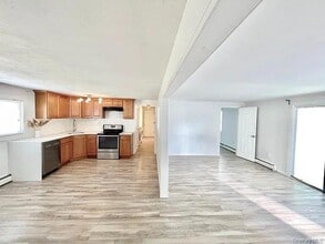 11 Marshall St in Massapequa, NY - Building Photo - Building Photo