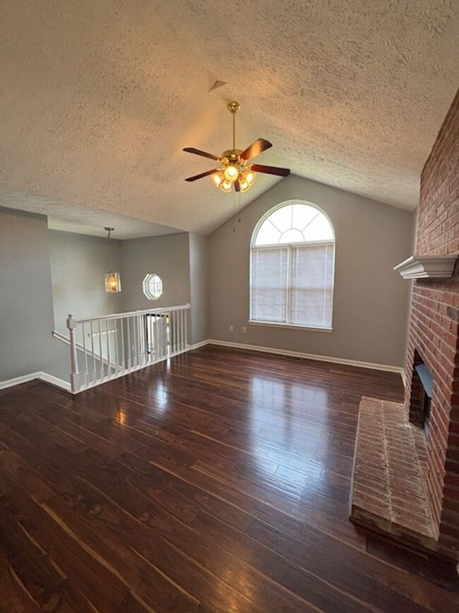 210 Scarlet Ave in Radcliff, KY - Building Photo - Building Photo