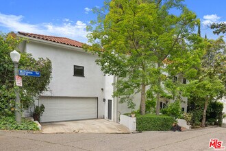2065 Watsonia Terrace in Los Angeles, CA - Building Photo - Building Photo
