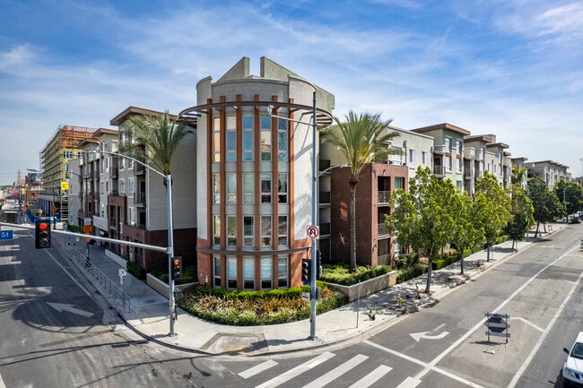 100 S Alameda St