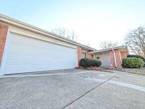 3670 Tremont Dr in Florissant, MO - Building Photo - Building Photo