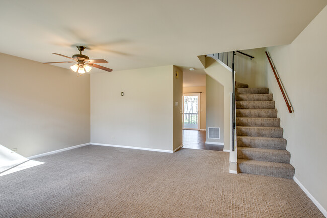 1160 Brockton Ct in Aurora, IL - Building Photo - Building Photo