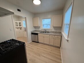 1521 Dixon St in Glendale, CA - Building Photo - Building Photo