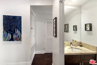 817 N Alfred St in Los Angeles, CA - Building Photo - Building Photo