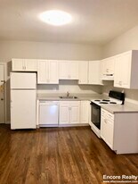 121 Longwood Ave, Unit 89-6 in Brookline, MA - Building Photo