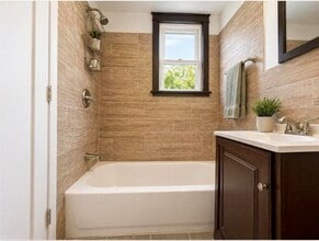 13 E 17th St in Bayonne, NJ - Building Photo - Building Photo