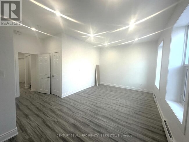 82 King St W in Cobourg, ON - Building Photo - Building Photo