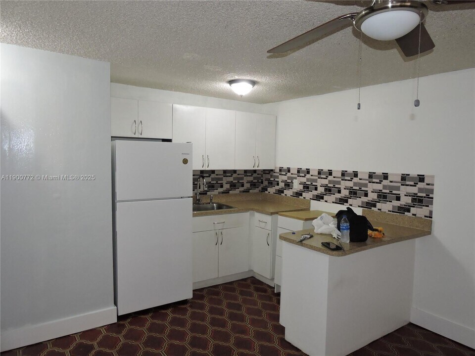 681 NE 3rd Pl in Hialeah, FL - Building Photo