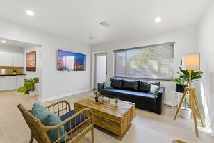 6715 NE Miami Pl in Miami, FL - Building Photo