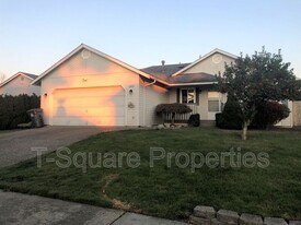 5203 63rd Dr NE in Marysville, WA - Building Photo