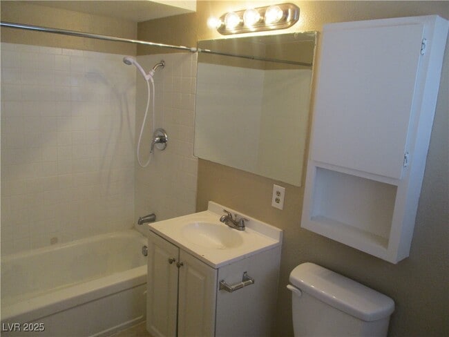 property at 2933 E Elm Ave