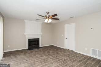 366 Creek Crest Way in Jonesboro, GA - Building Photo - Building Photo