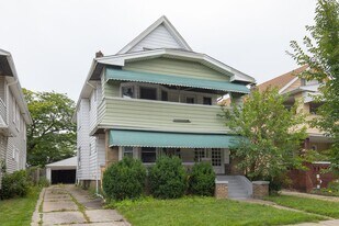 2119 Lewis Dr in Lakewood, OH - Building Photo