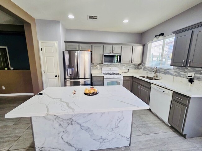 3760 Candytuft Ridge Ave in North Las Vegas, NV - Building Photo - Building Photo