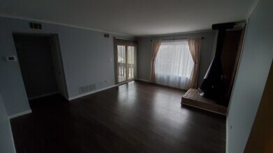 6135 Knoll Wood Rd, Unit 302 in Willowbrook, IL - Building Photo - Building Photo