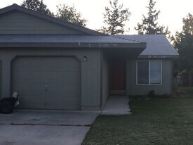 2022-2022 SW 22nd St in Redmond, OR - Building Photo