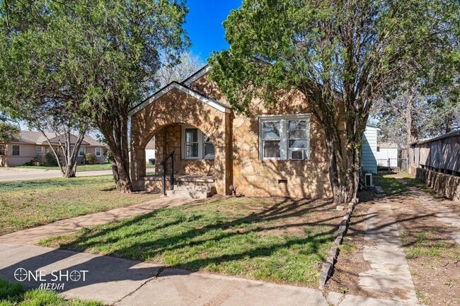 property at 1102 Cypress St