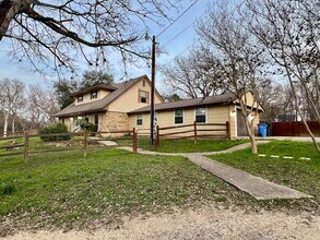 289 Deer Slayer Dr in Seguin, TX - Building Photo - Building Photo