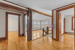 114-116-116 S Champlain St in Burlington, VT - Building Photo