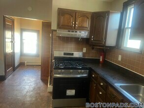 225A Walnut Ave, Unit 3 in Boston, MA - Foto de edificio - Building Photo