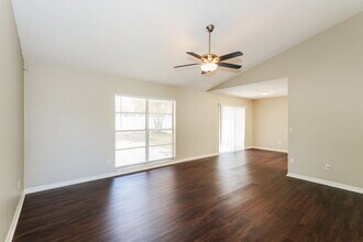 1670 Palm Leaf Dr in Brandon, FL - Building Photo - Building Photo