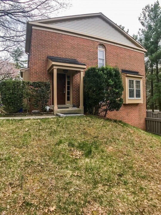 20501 Strath Haven Dr in Gaithersburg, MD - Building Photo