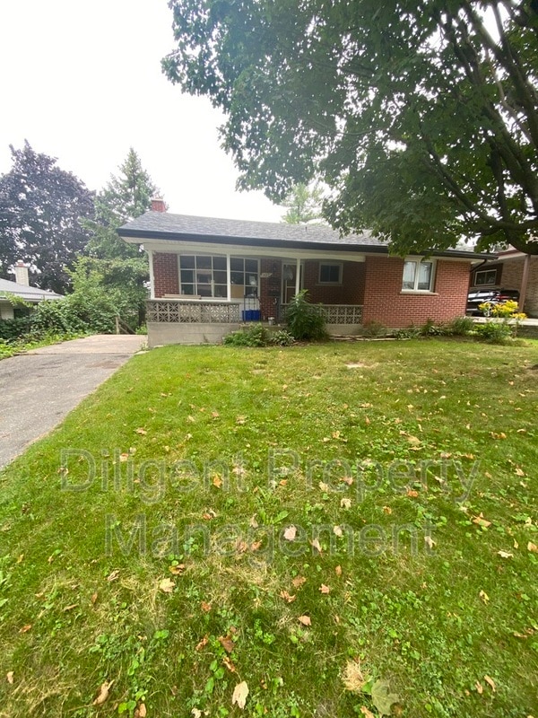 property at 927 Ellesmere Ave