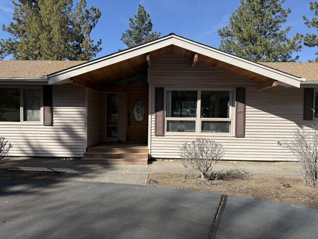 1670 NW Putnam Rd in Bend, OR - Building Photo - Building Photo