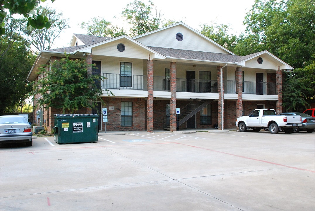 Bristol Place in Denton, TX - Building Photo