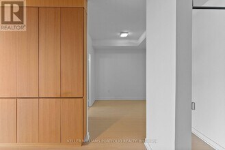 15 Iceboat Terr in Toronto, ON - Building Photo - Building Photo