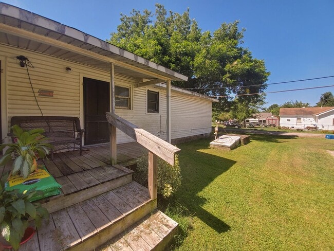 property at 1030 W Wood St