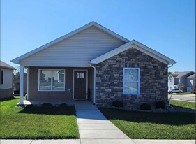 465 Wellington Way in Winchester, KY - Building Photo