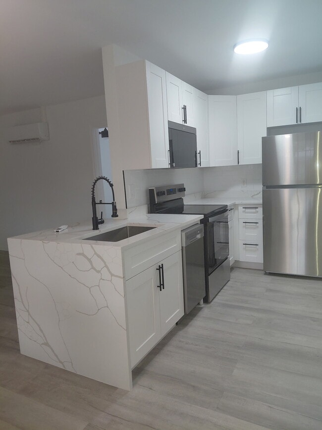 4604 Bougainvilla Dr in Lauderdale-by-the-Sea, FL - Building Photo - Building Photo