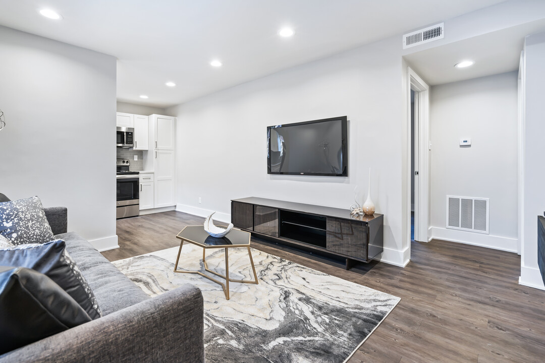 905 Briarcliff Rd NE, Unit Lux 1 BR in Atlanta, GA - Building Photo
