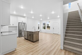 2144 E Deep Purple Ln in Meridian, ID - Building Photo - Building Photo