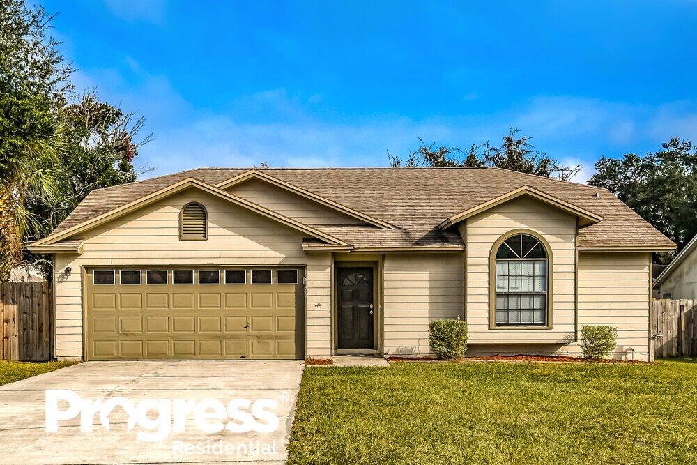 8026 Fleur De Lis Dr in Jacksonville, FL - Building Photo